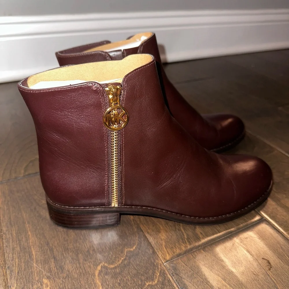 Michael Kors Lainey Leather Flat Ankle Boot Gold Zip Dark Rich Brown Size 7.5
